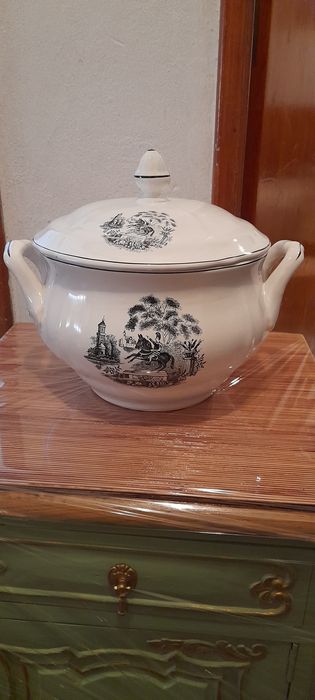 Terrina antiga inglesa