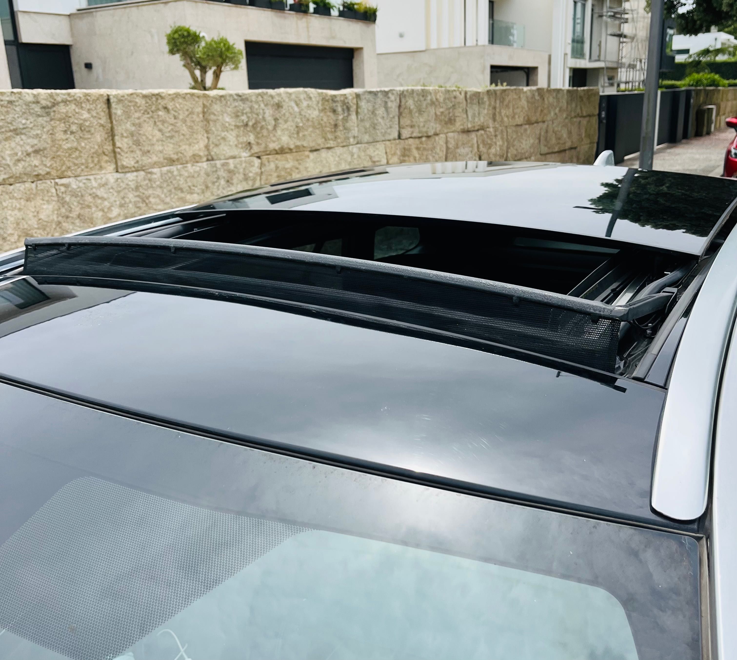 Corolla TS 2.0 Hybrid Dynamic Force Luxury Black Edition