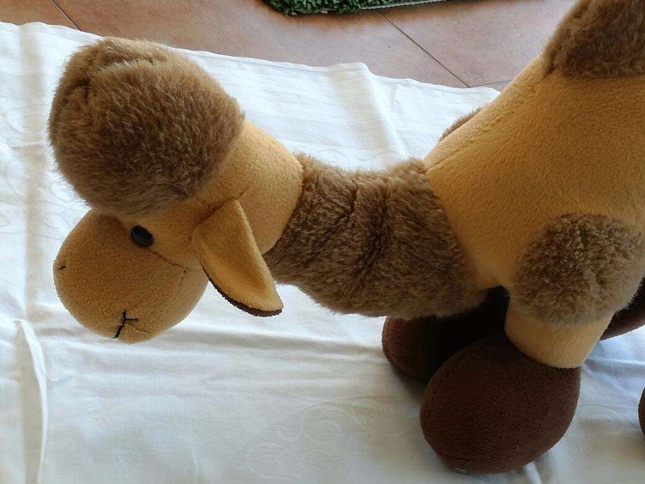 Peluches de qualidade - camelo e cão