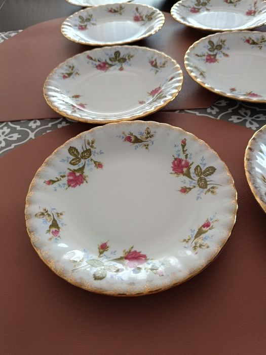 Zestaw talerzy deserowych