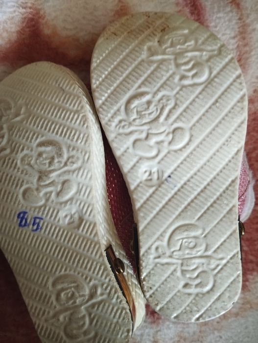 Продам взуття для дівчинки