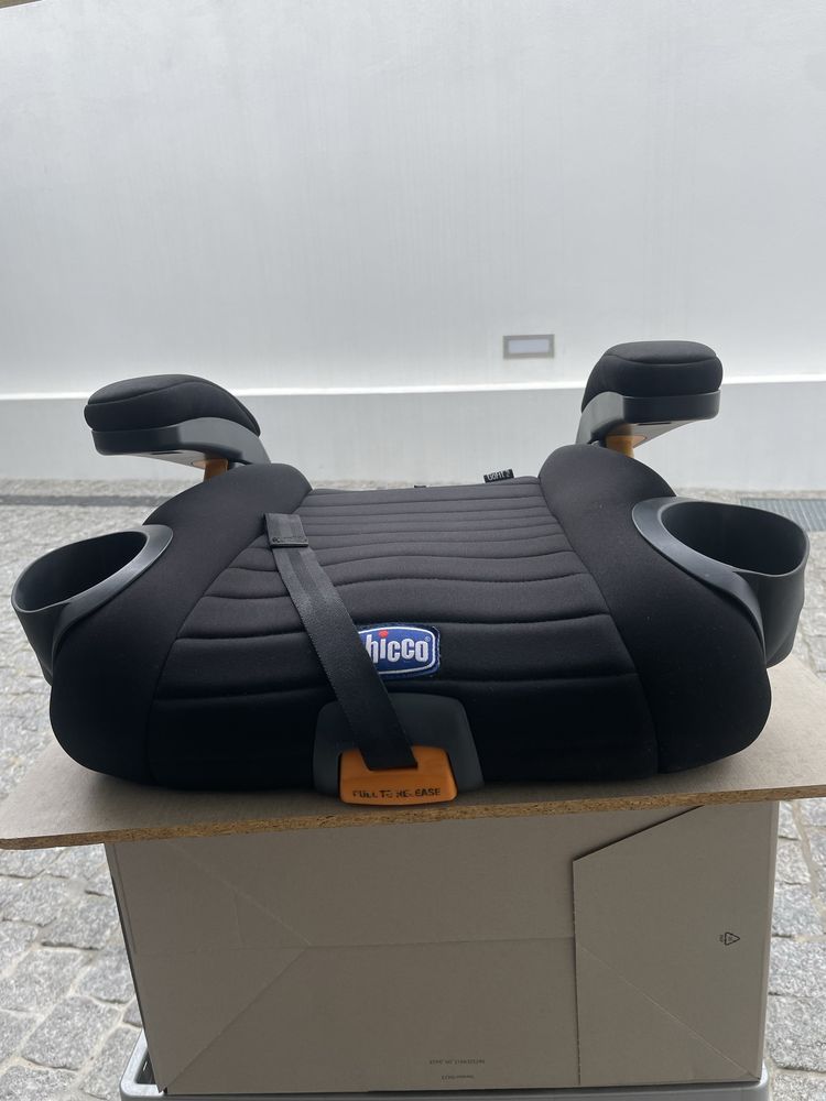 Cadeira elevatória da chicco Gofit plus com isofix de cor preta