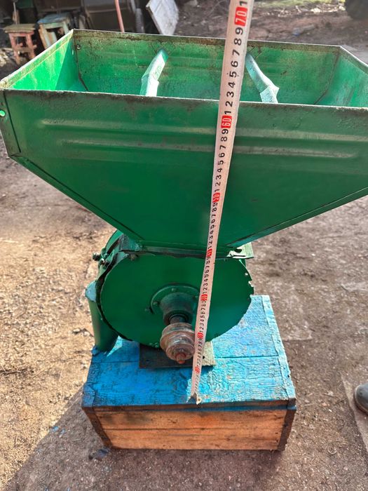 Хозяйственная зернодробилка ДКУ