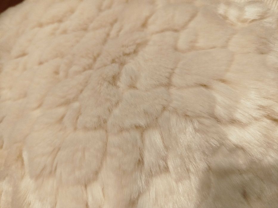 Sztuczne kremowr futerko rozmiar 16