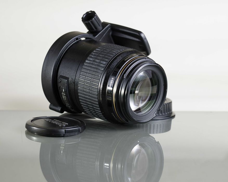 Canon EF 100 mm F/2.8 Macro 1:1 USM z obejmą do statywu