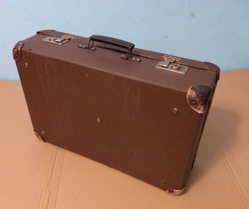 Zabytkowa walizka tekturowa dekoracja rekwizyt ANTYK 60x43x17 z PRL