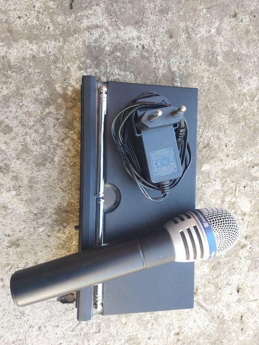 База з радіо мікрофоном