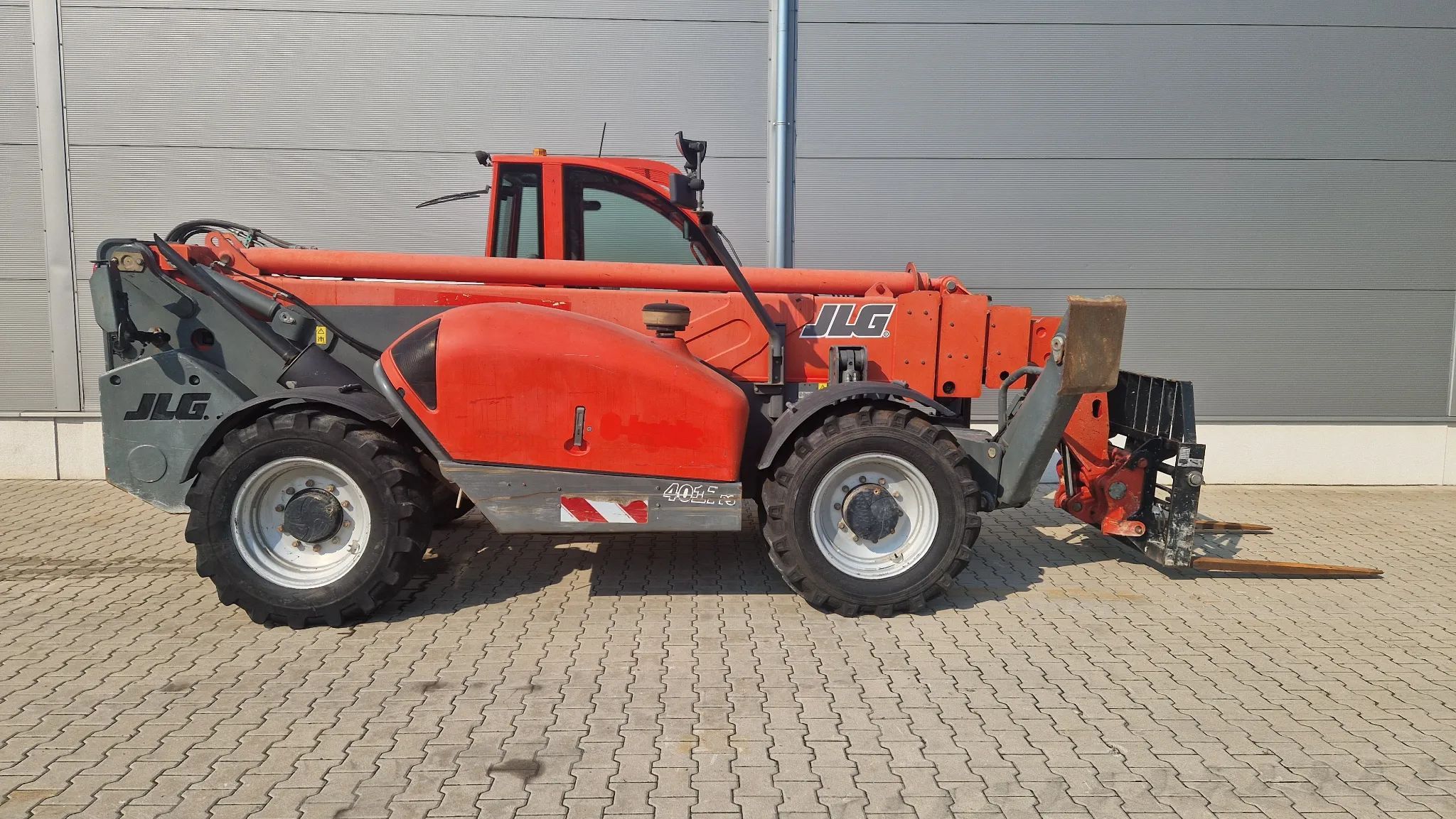 JLG 40.17 PS  pozycjoner wideł, stan bardzo dobry