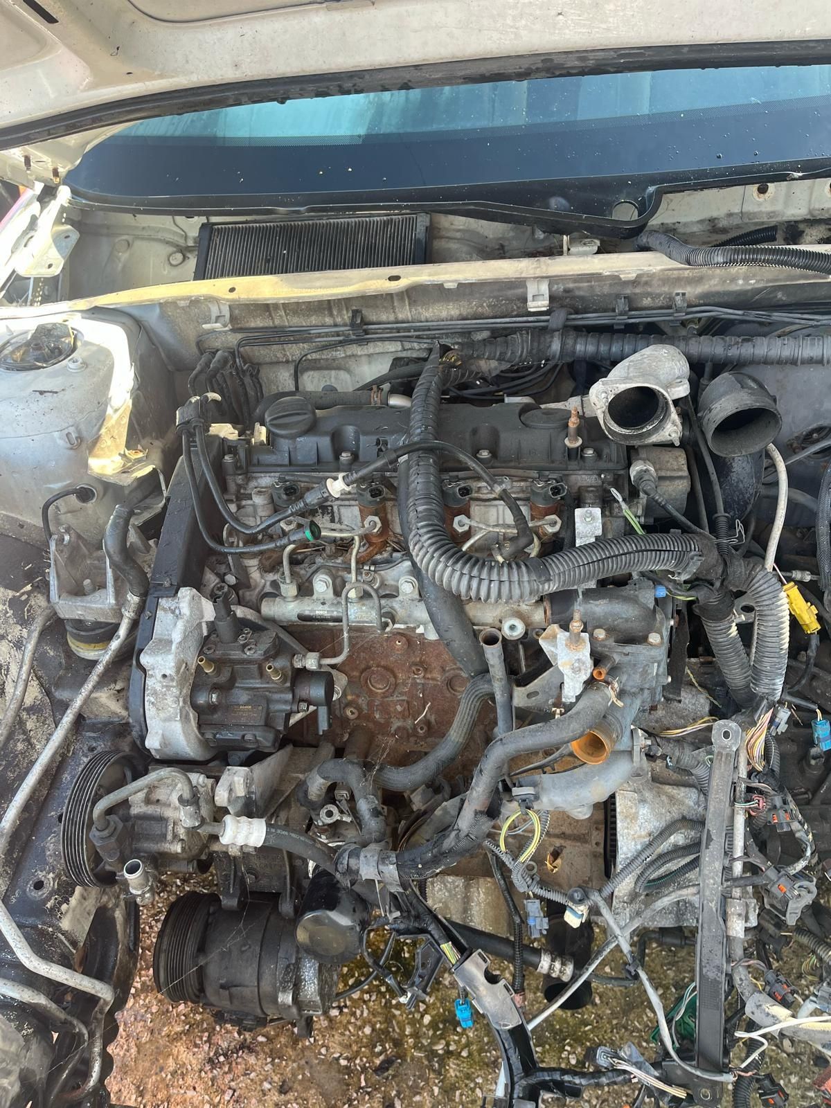 Para peças Peugeot 406 motor 2.0HDi e caixa velocidades bom ano2002