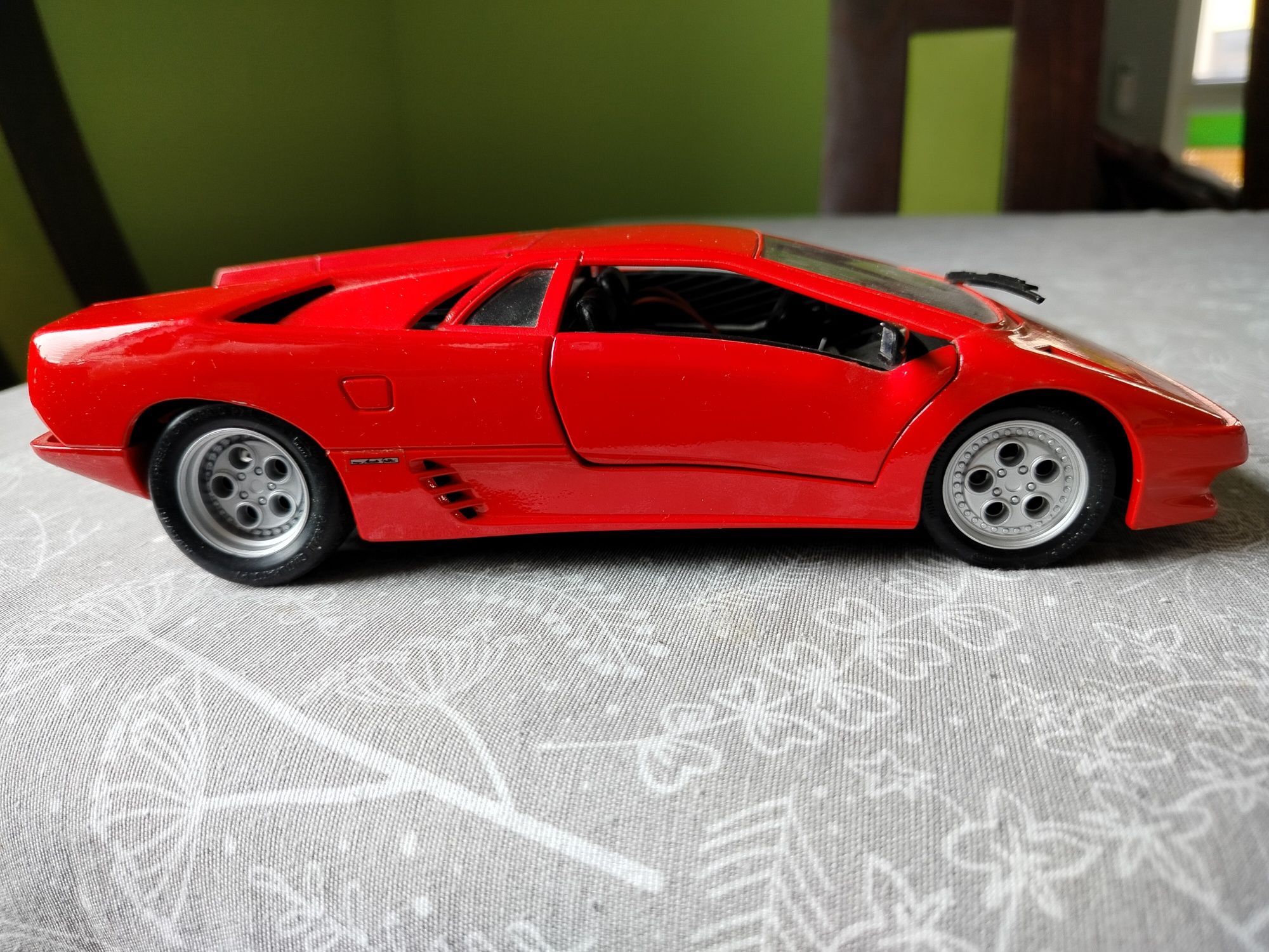 Model auta Lamborghini 1:18