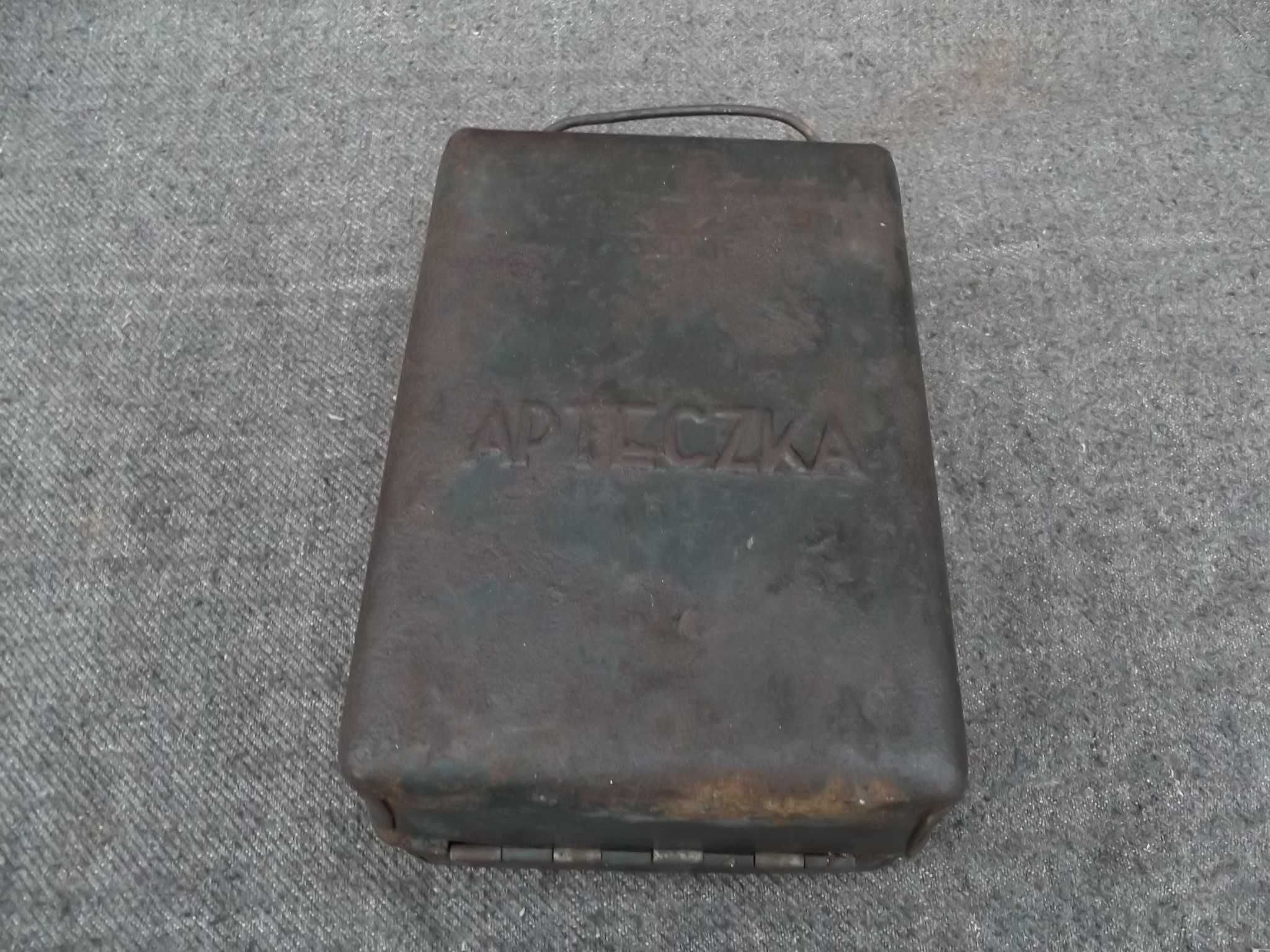 Apteczka metalowa PRL