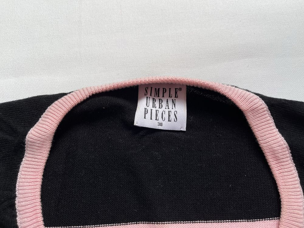 Sweter z zamkiem Simple 38