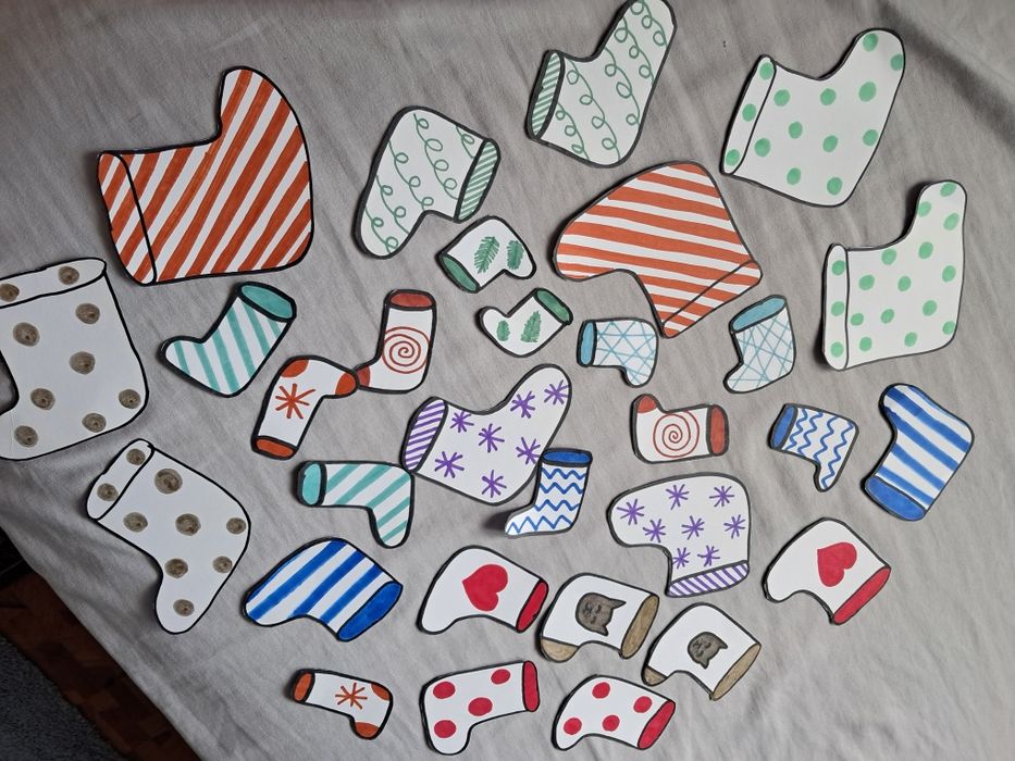 Papierowe skarpetki, materiały dydaktyczne, łączenie w pary, wieszanie