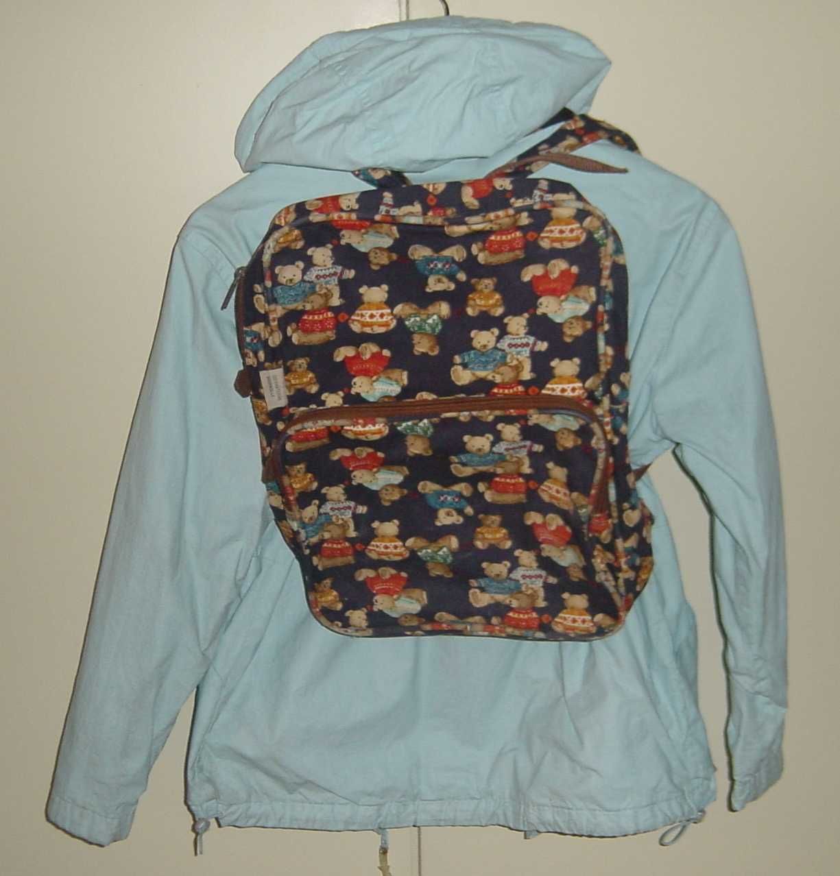 Conj. de acessórios Mochila, Chapéu Chuva desdobrável, Cachecol e mala