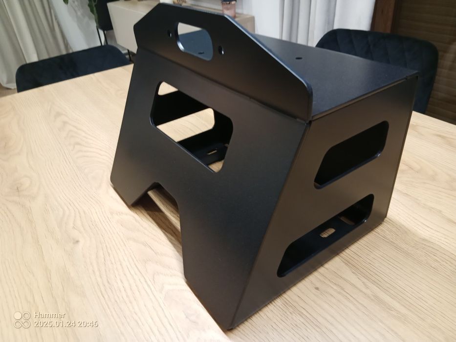 Płyta  pod wyciągarkę na pakę, skrzynię samochodu, solidna, gruba.