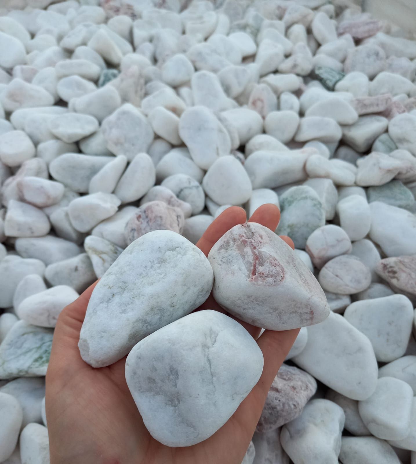 Białe polskie otoczaki marmur Janowickie kamień ozdobny tona z dostawą