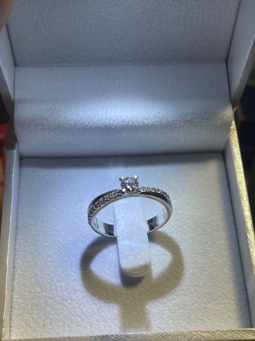 Обручка з діамантами