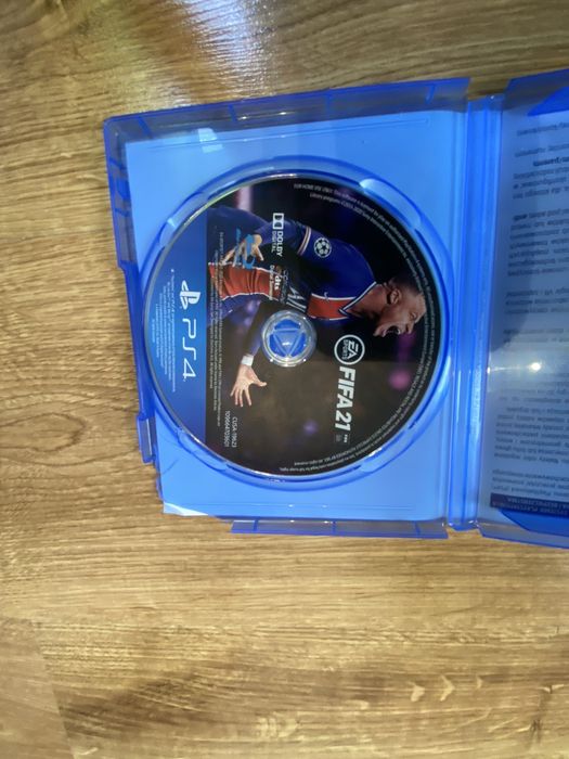 PlayStation 4 slim z grami i padem