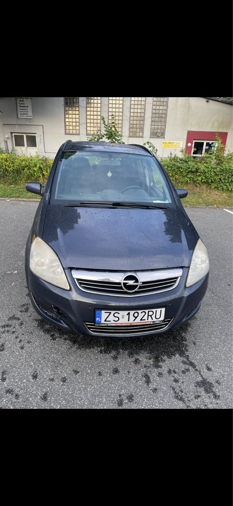 Opel zafira  auto serwisowane bd stan