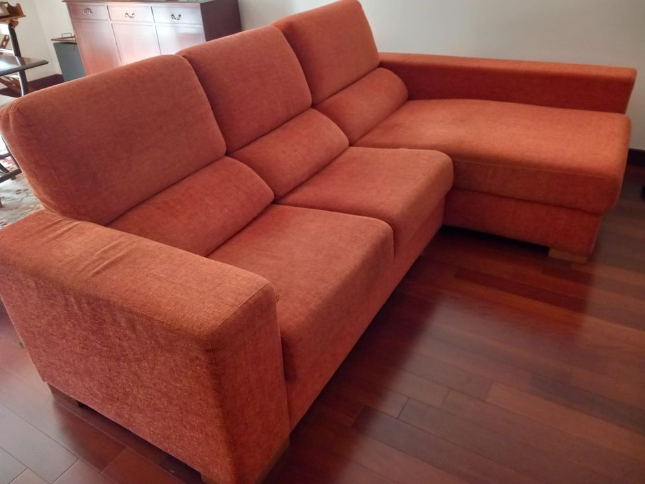 Sofá com chaise longue e dois assentos extensíveis