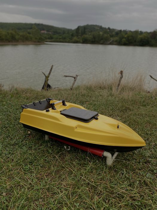 Новий прикормочний кораблик з пвтопілотом skiper