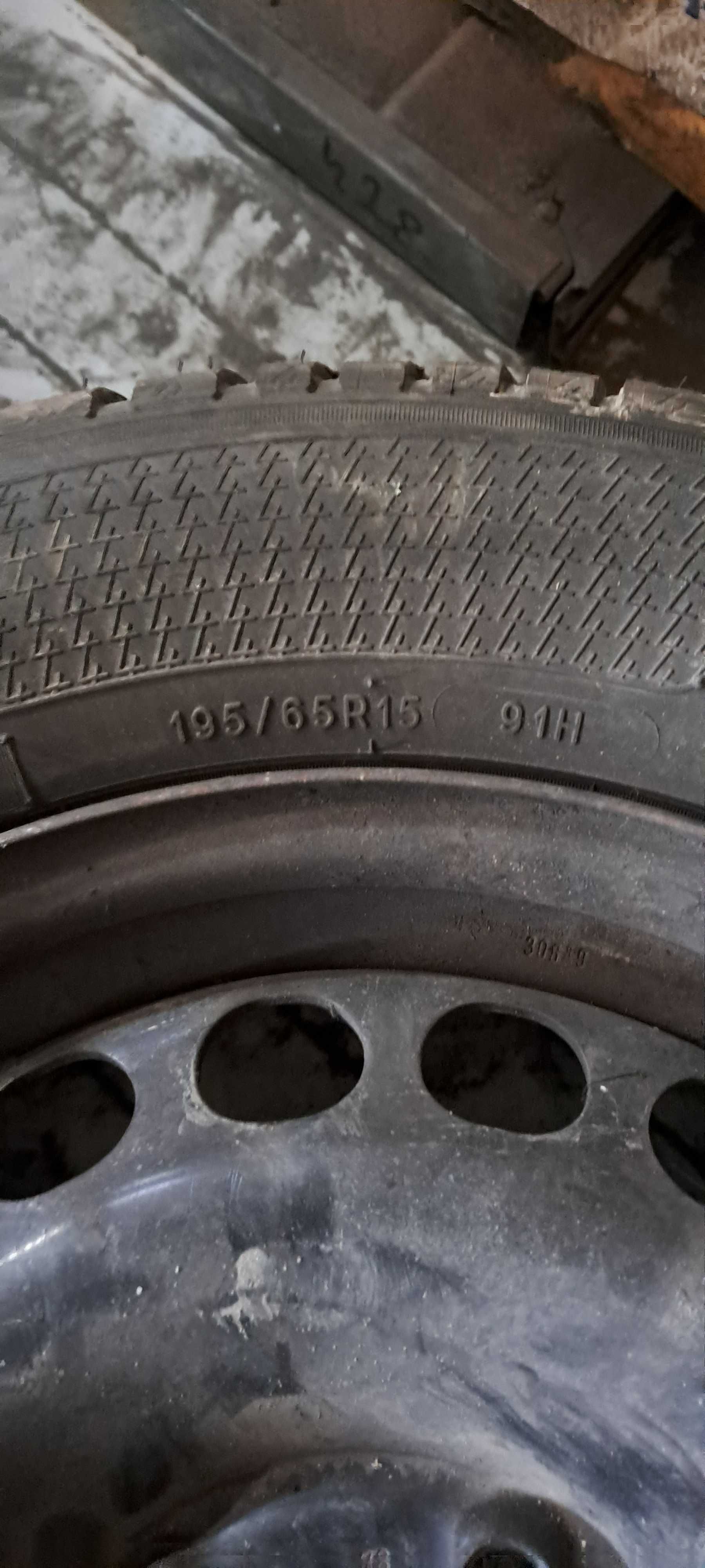 4 koła z oponami  KLEBER  195/65 R 15   ( wielosezon)   do  VW