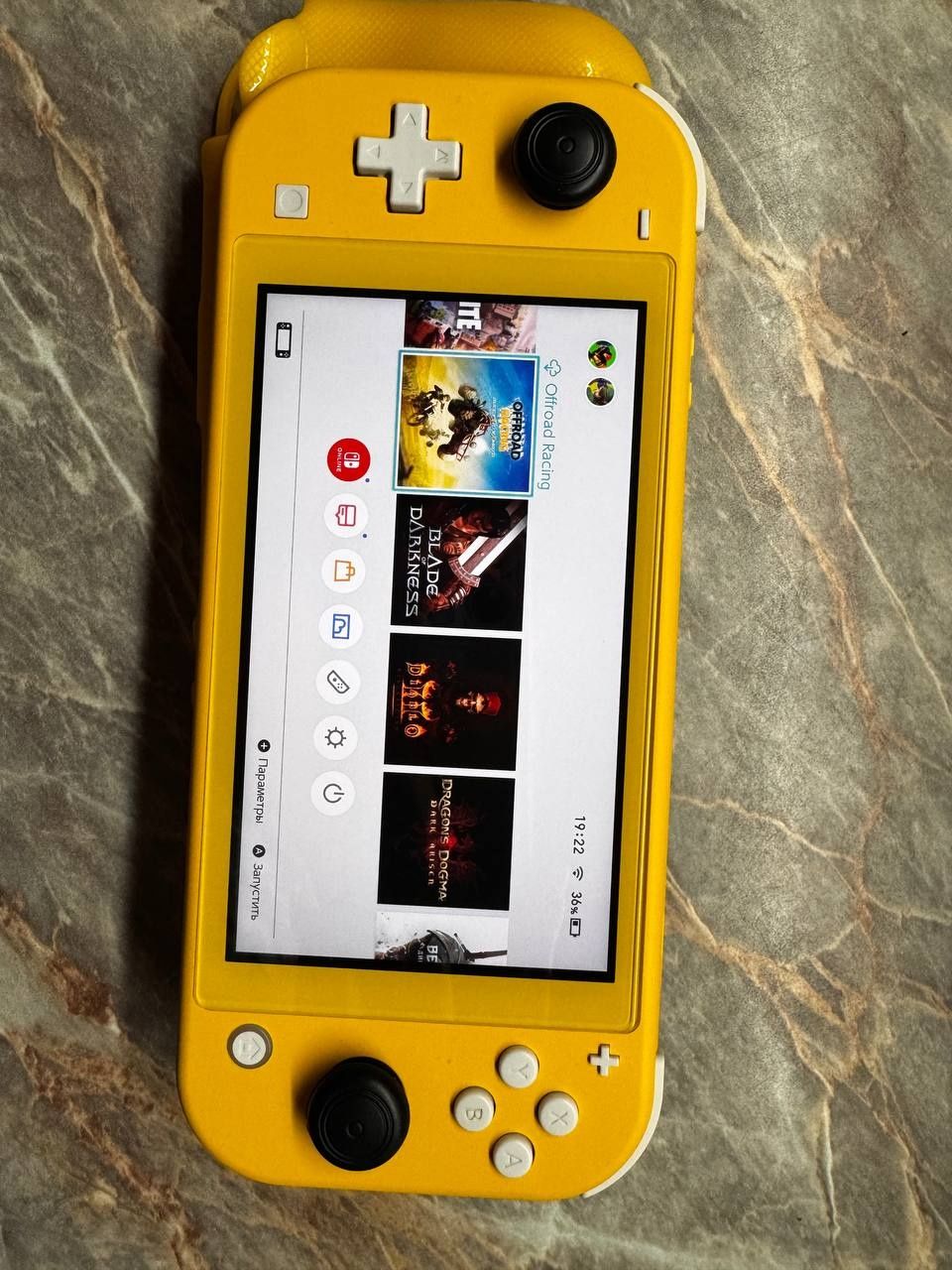 Продам обменяю Nintendo Switch Lite + игры