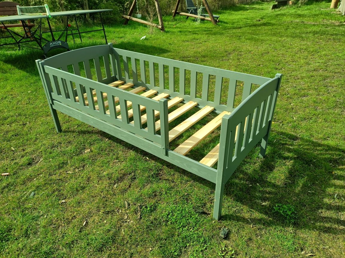 Łóżko dziecięce drewniane ze zdejmowaną barierką 180x80
