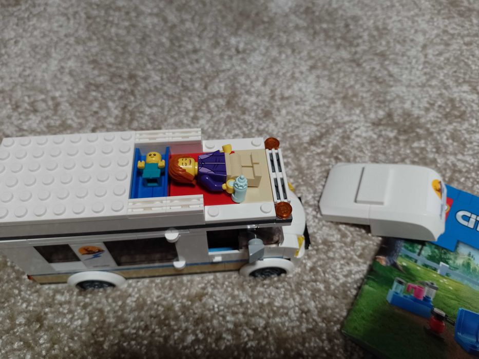 Klocki Lego zestaw 60283 Wakacyjny Kamper