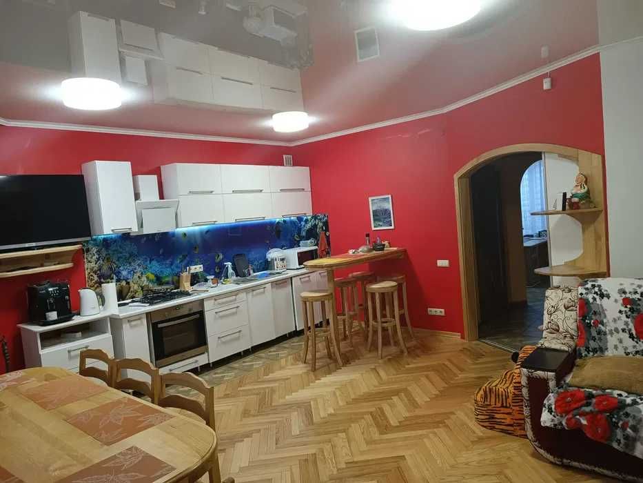 Двоповерховий котедж "Котеджне містечко «Перший парковий»"