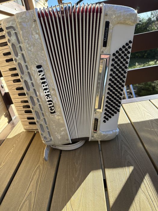 Akordeon klawiszowy .