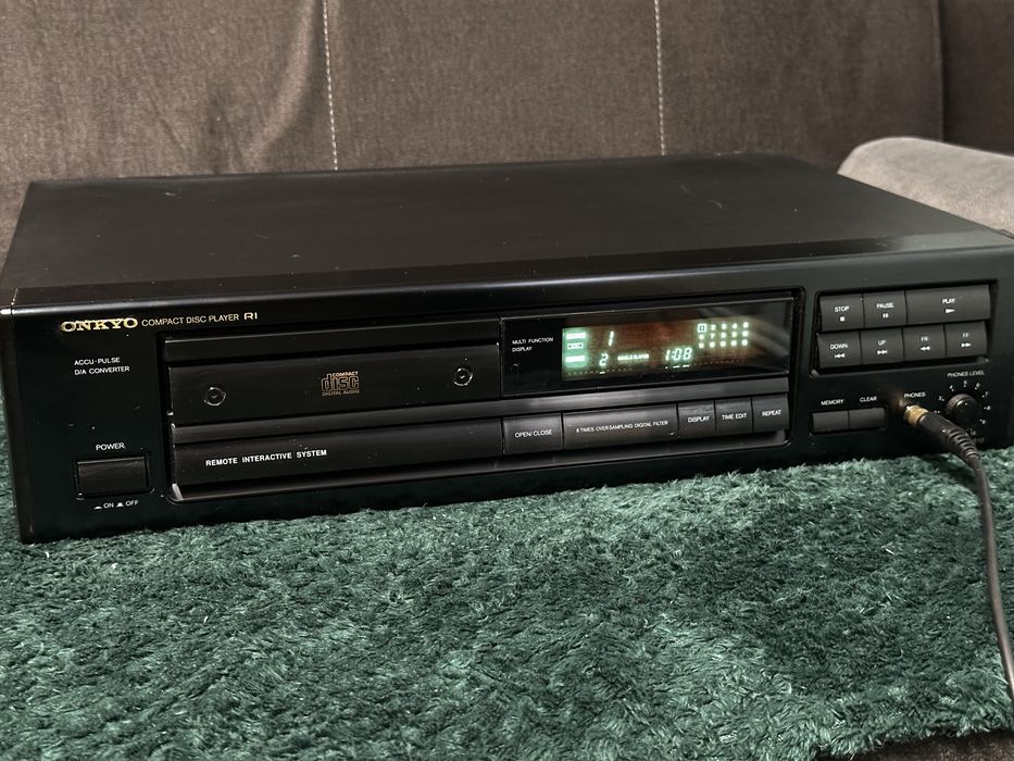 Odtwarzacz CD Onkyo DX-6810