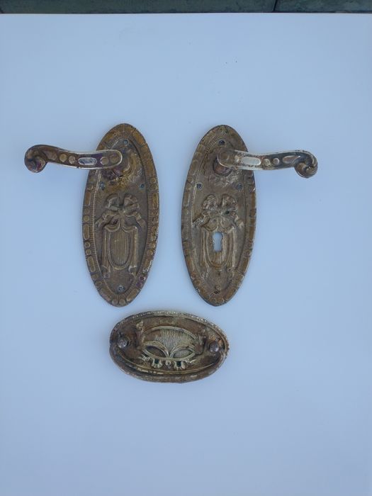 Ручки до шафи, + замок ,старовинні. Фурнітура меблева.