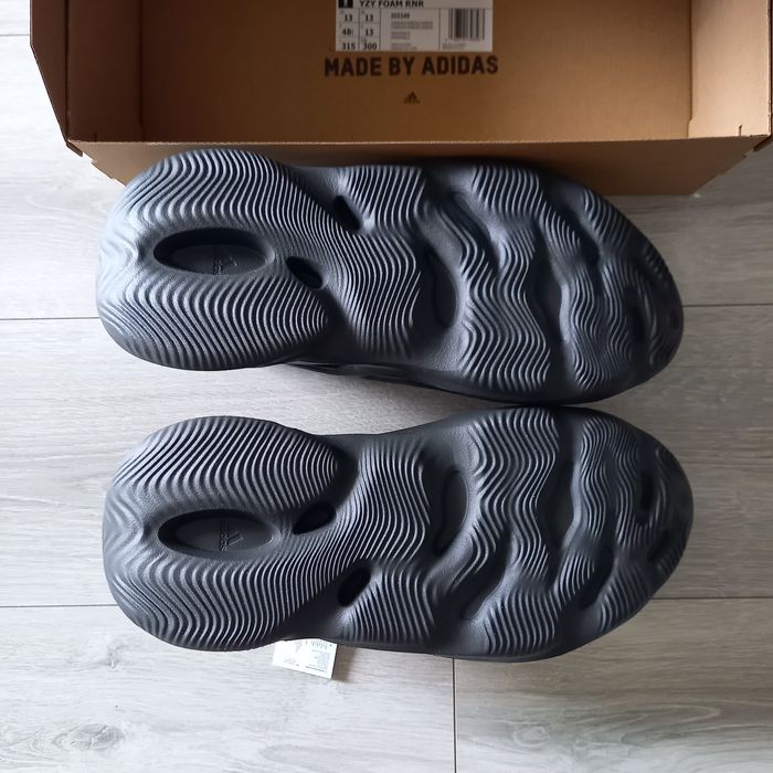 Yeezy Foam Runner Carbon