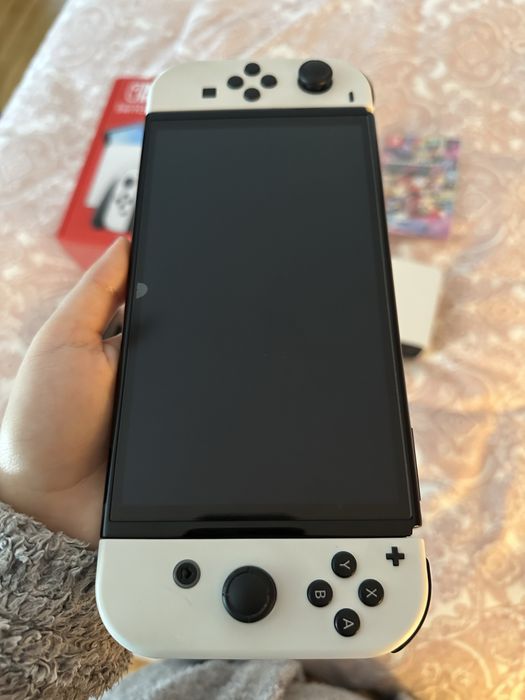 Nintendo Switch OLED com Mario Kart 8 Deluxe e Super Smash Bros.