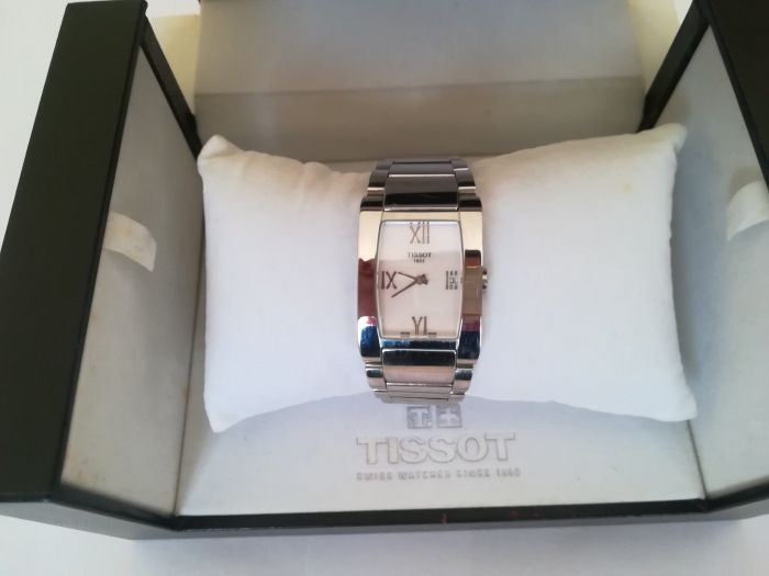 Relógio Tissot novo T-LADY GENEROSI-T QUARTZ -50%