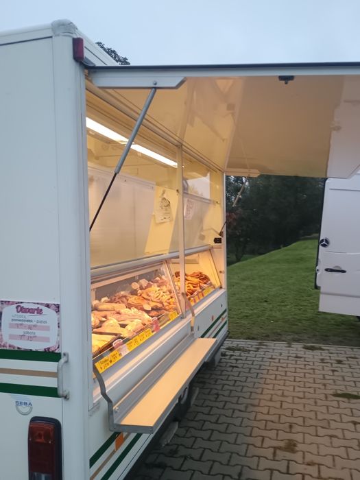 Sprzedam przyczepe gastronomiczną