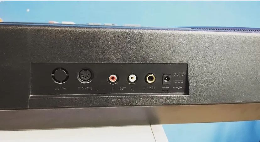 Синтезатор Bravis KB-930