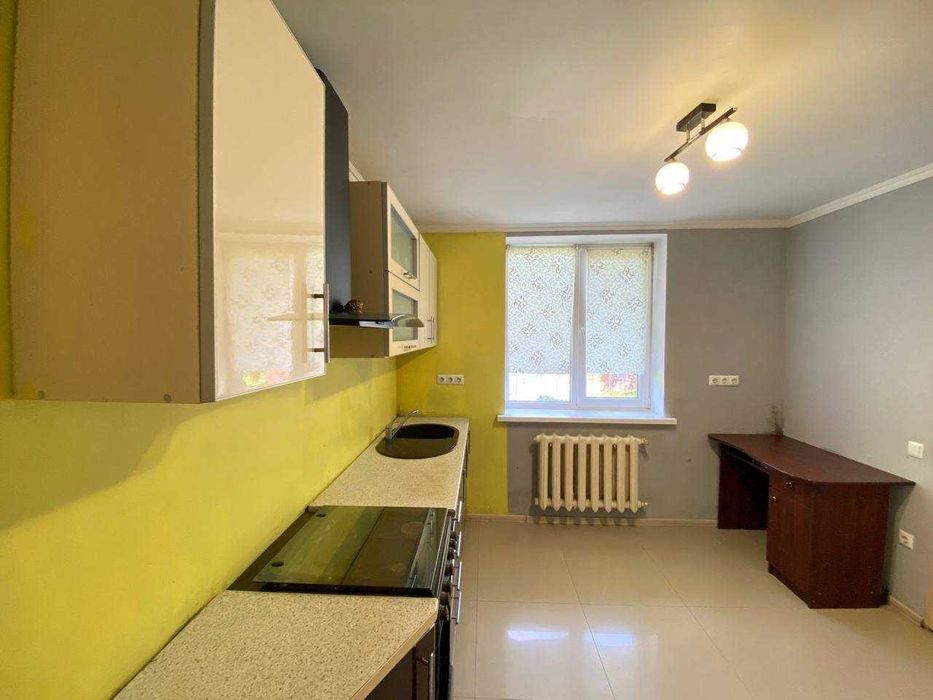 Продаж будинку в центрі міста біля річки!