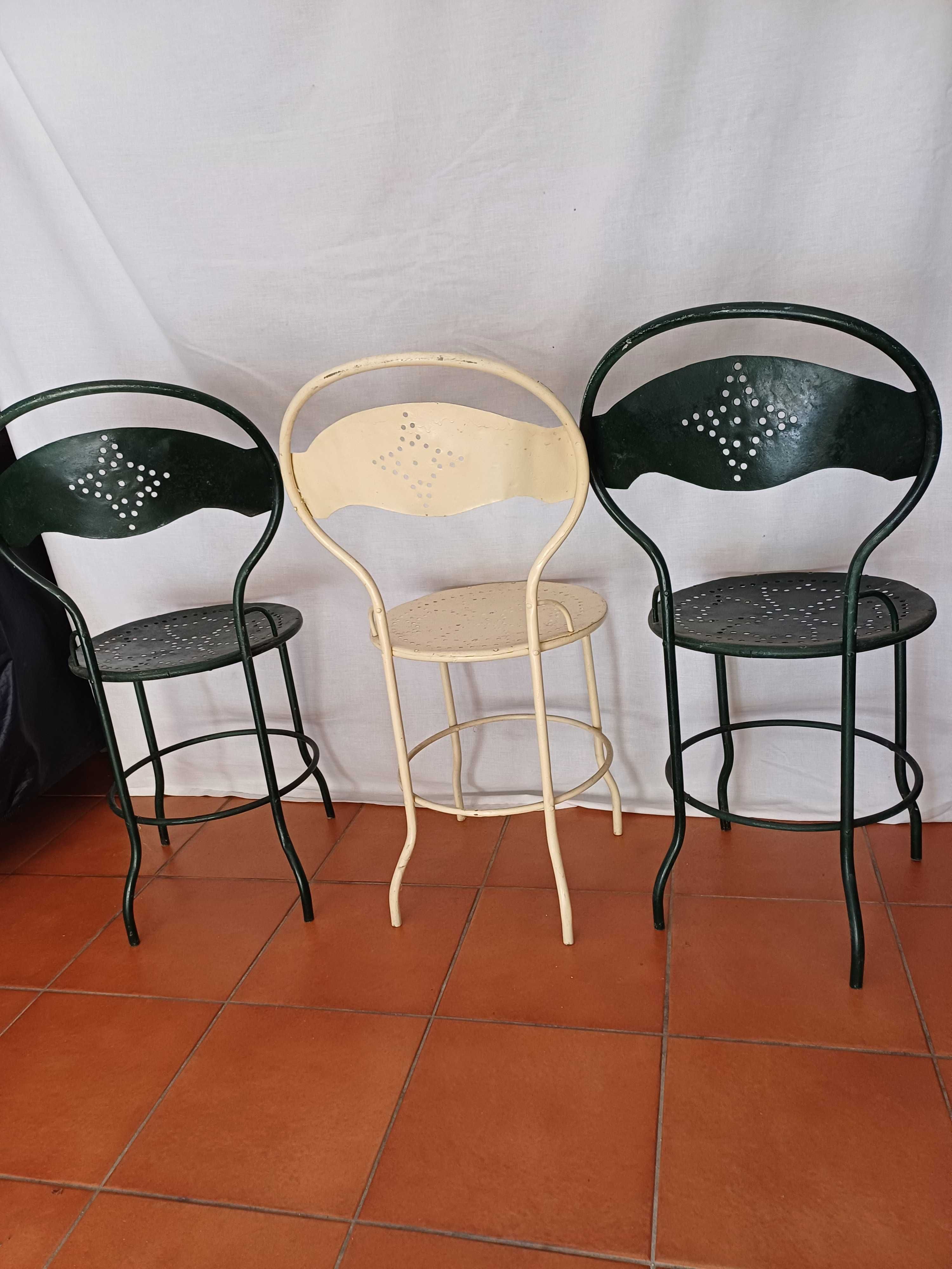 Cadeiras em ferro