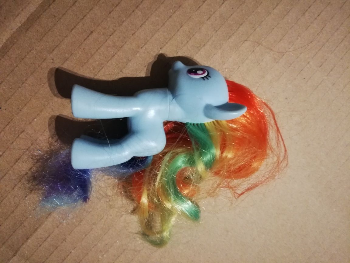 Rainbow Dash większa figurka z włosami My Little Pony zamienię na jedz