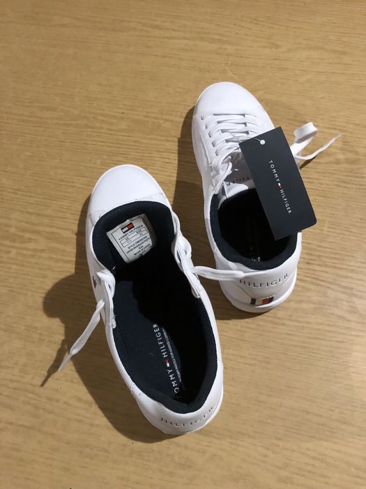 Кросовки tommi hilfiger 40/5 новые (nike,adidas,puma)