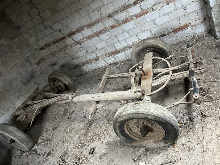 Sprzedam wóz czterokołowy.