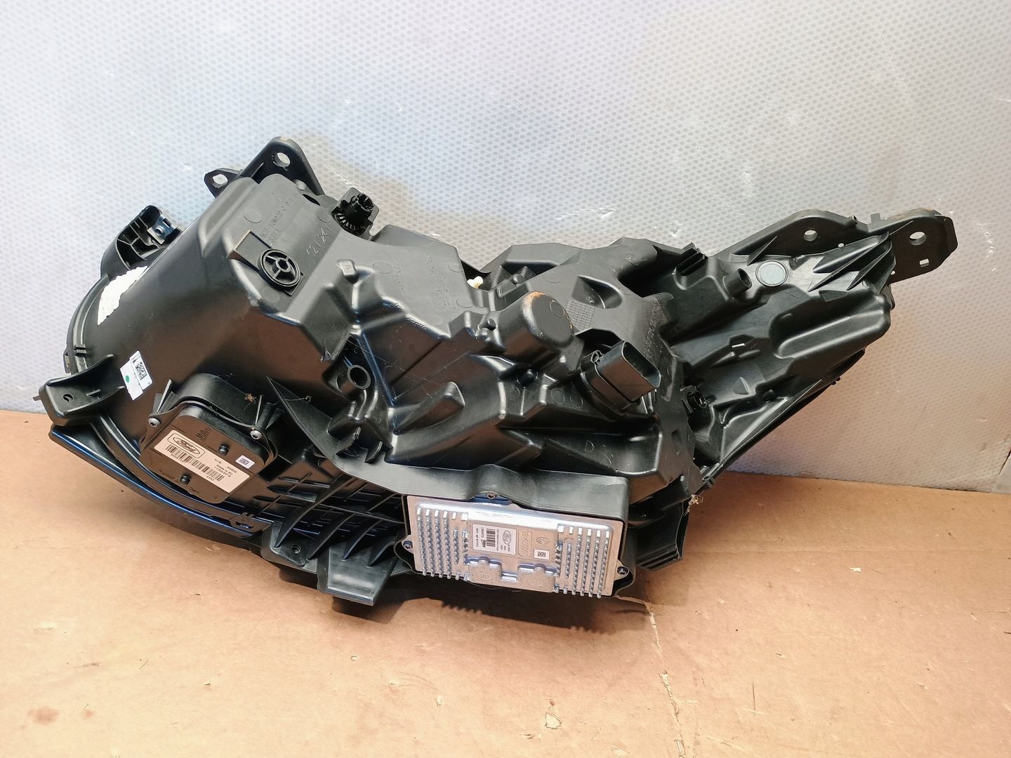 LAMPA PRZÓD PRAWA FORD S MAX FULL LED 15- EM2B-13W029-CN