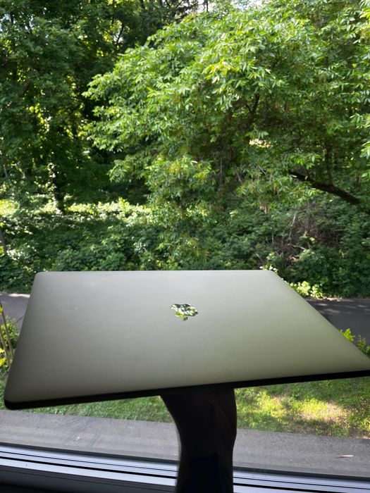 MacBook Pro 15 TouchBar (2019) | Core i7 + Radeon Pro | 16/256 gb