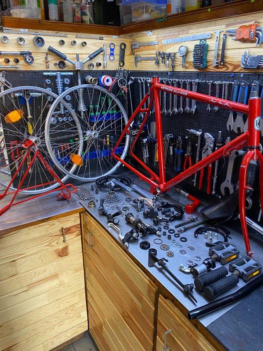 Ремонт велосипедів, спицювання коліс, встановлення електропакетів.