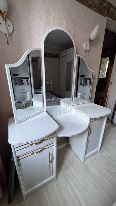 Пуф з еко шкіри.