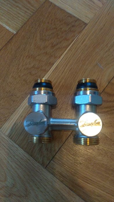 Zawór przyłączeniowy prosty do grzejnika 1/2 cala DANFOSS 3szt