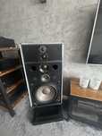 Bang & Olufsen M100 + standy - najwyższy model kolumny