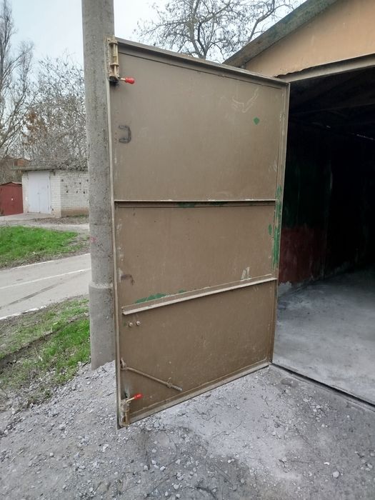 Сдам 2 гаража  на длительный срок